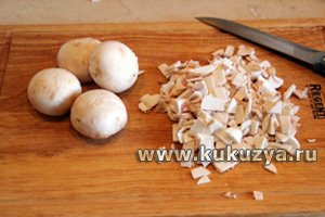 Приготовление пасты с ветчиной и грибами в сливочном соусе, шаг 2