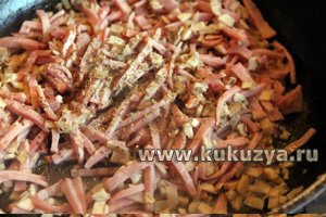 Приготовление пасты с ветчиной и грибами в сливочном соусе, шаг 5