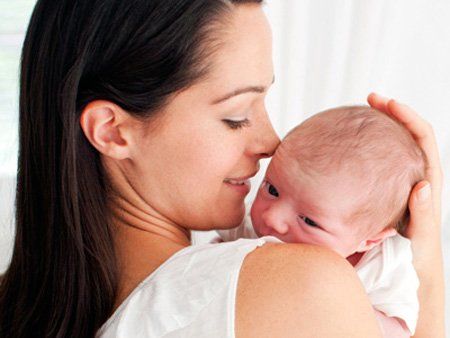 Икота у новорожденных: почему начинается и как помочь